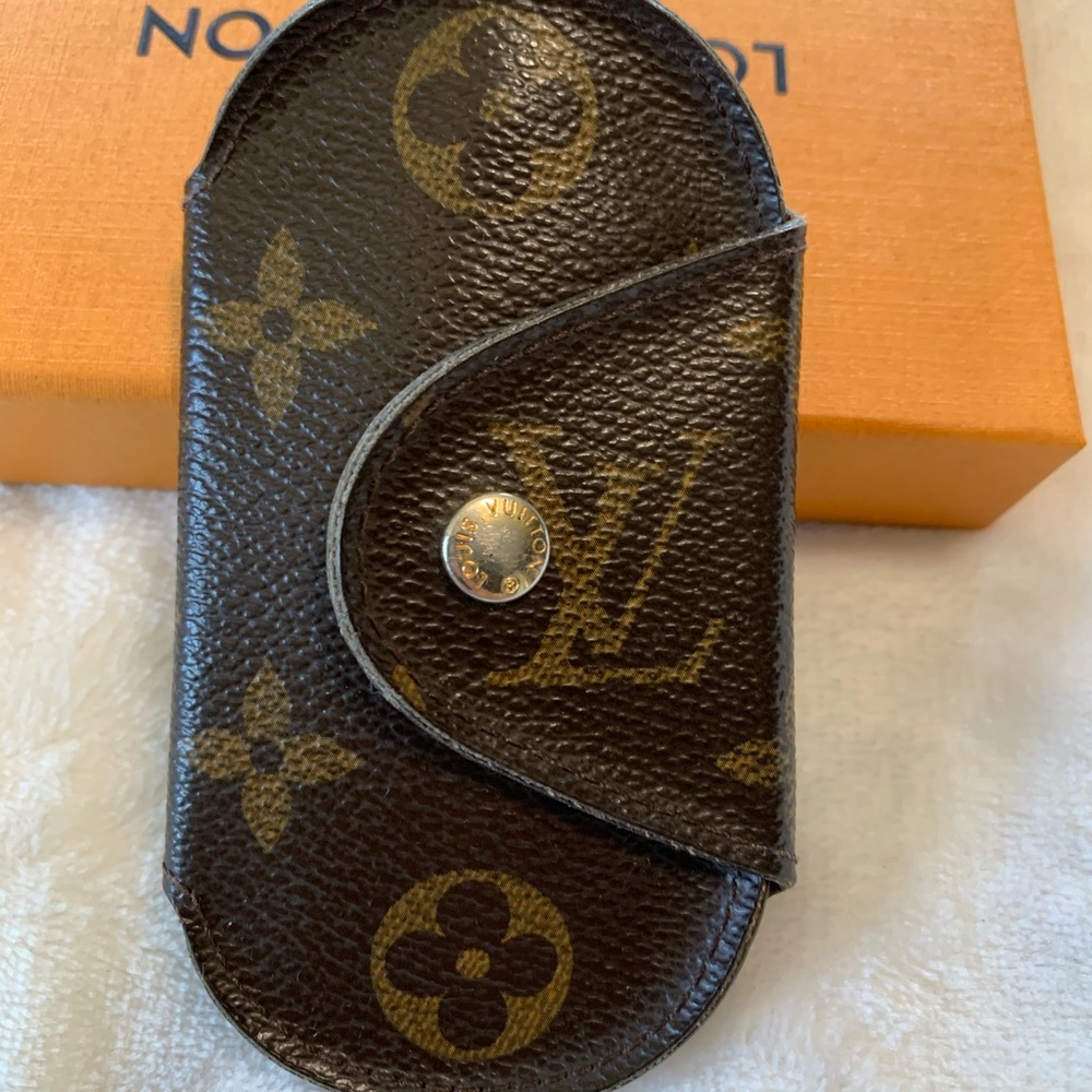 Authentic Louis Vuitton 4 Key Holder